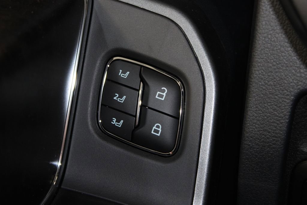 New 2026 Ford F250 Lariat w/ Black Appearance Package image 42