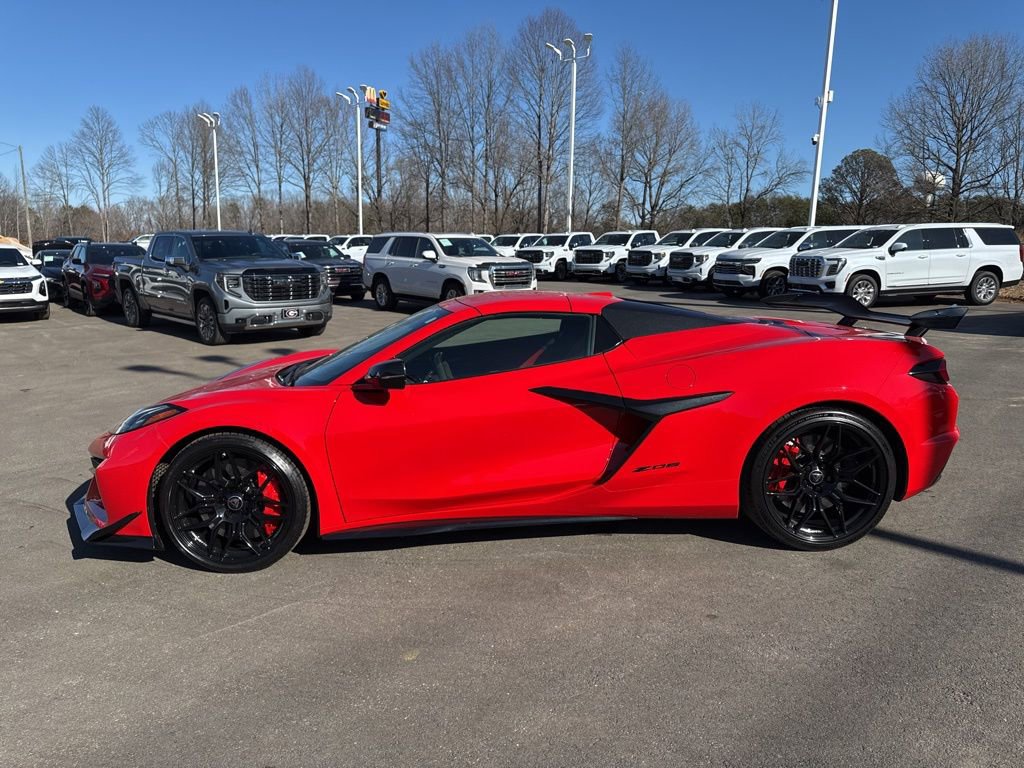 Used 2023 Chevrolet Corvette Z06 w/ Z07 Performance Package image 2