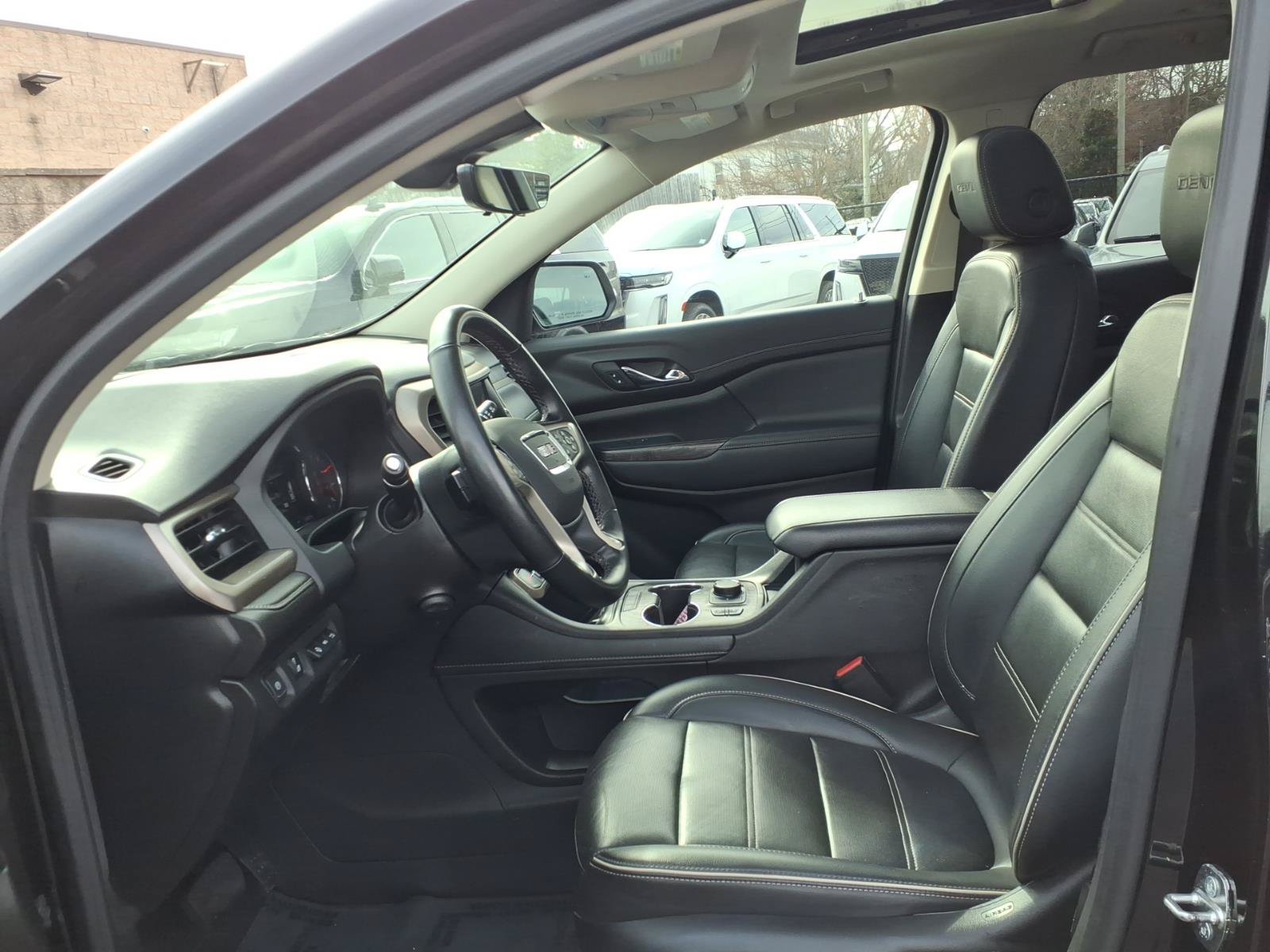 Used 2023 GMC Acadia Denali w/ Denali Ultimate Package AWD/4WD image 23