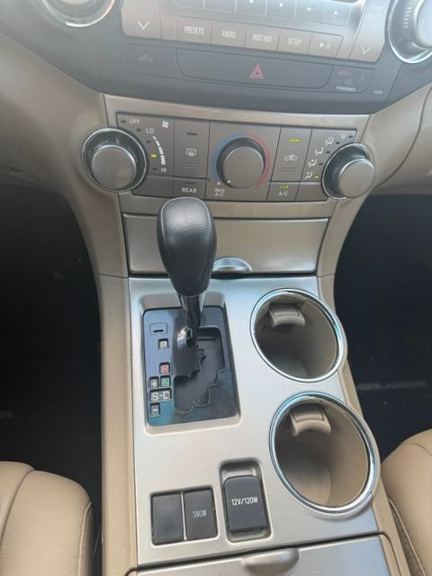 Used 2012 Toyota Highlander FWD w/ Tech Pkg image 10