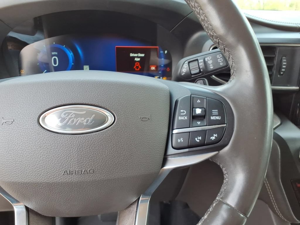 Used 2020 Ford Explorer Platinum w/ Premium Technology Package AWD/4WD image 9