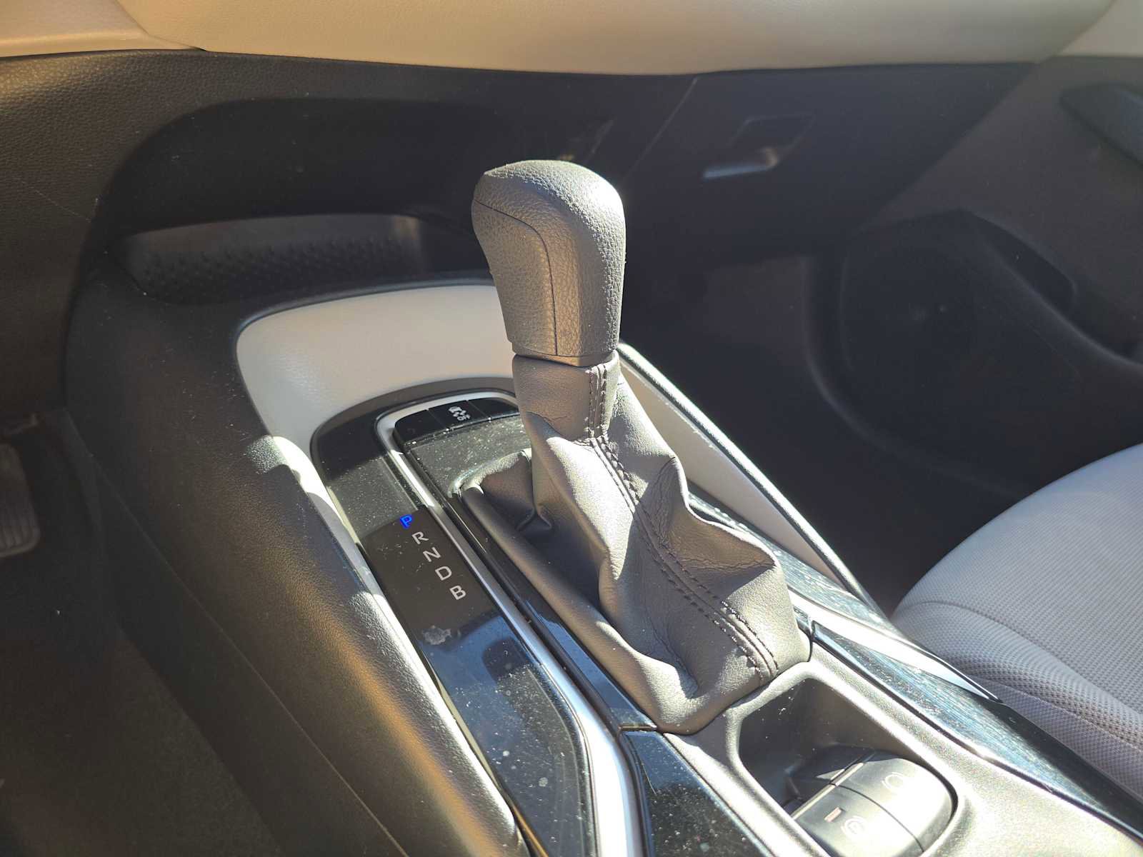 Used 2021 Toyota Corolla LE image 32