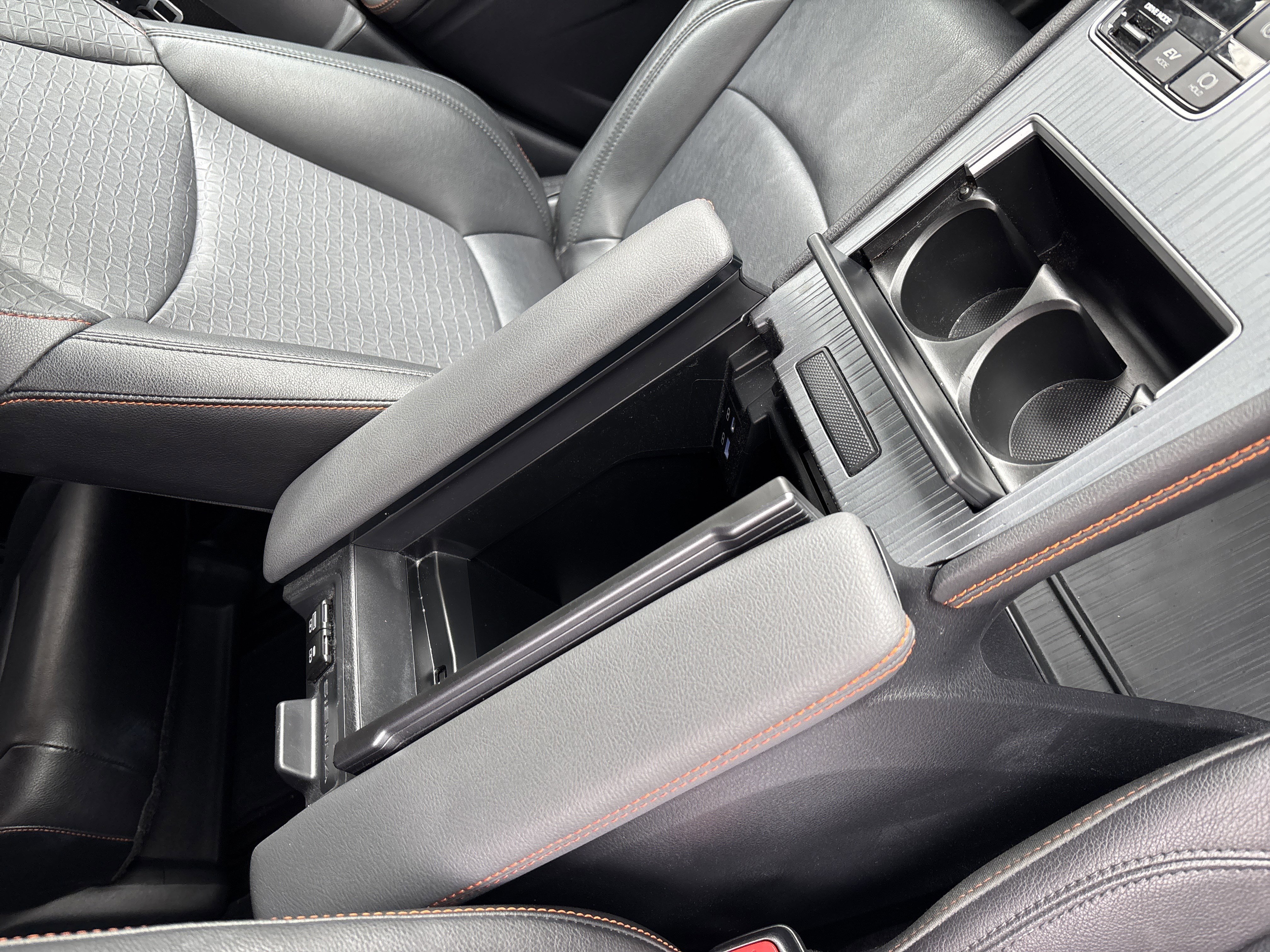 Used 2024 Toyota Sienna XSE FWD image 26
