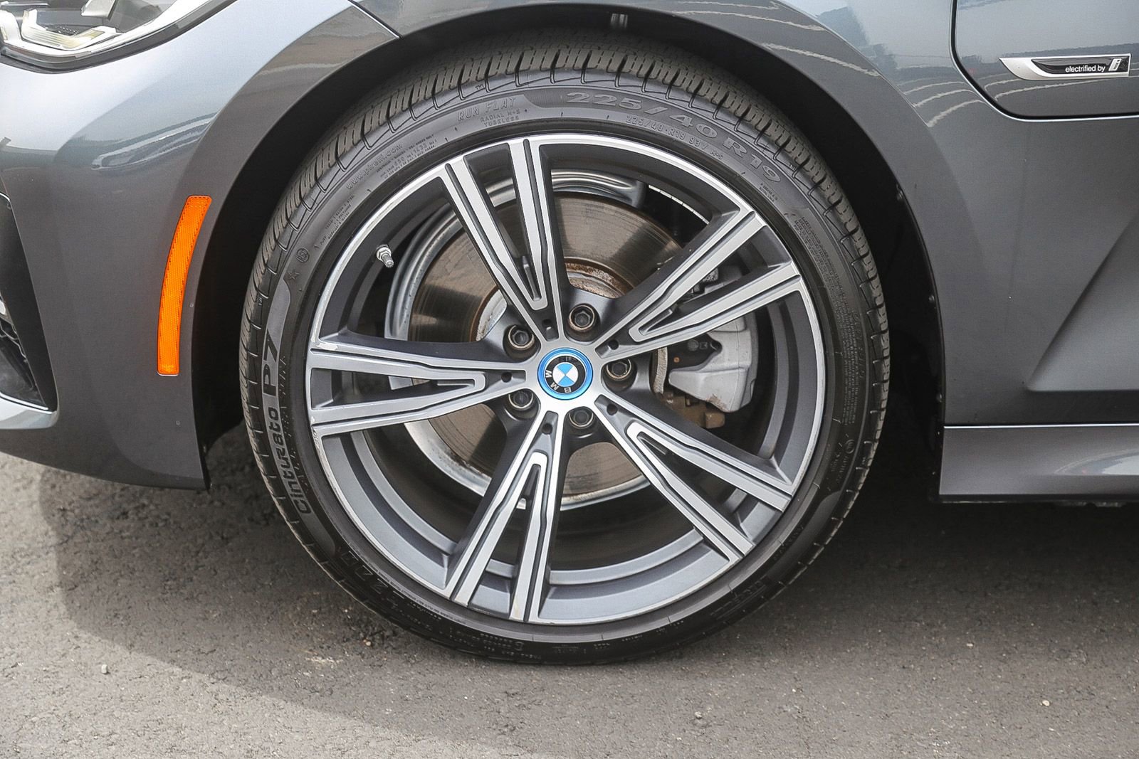 Used 2022 BMW 330e xDrive w/ M Sport Package image 9