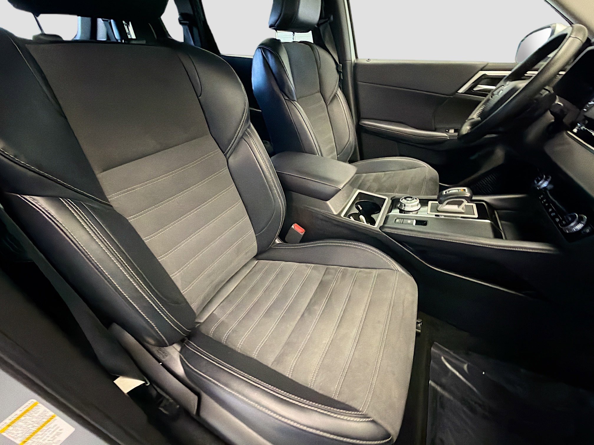 Used 2024 Mitsubishi Outlander SE image 15