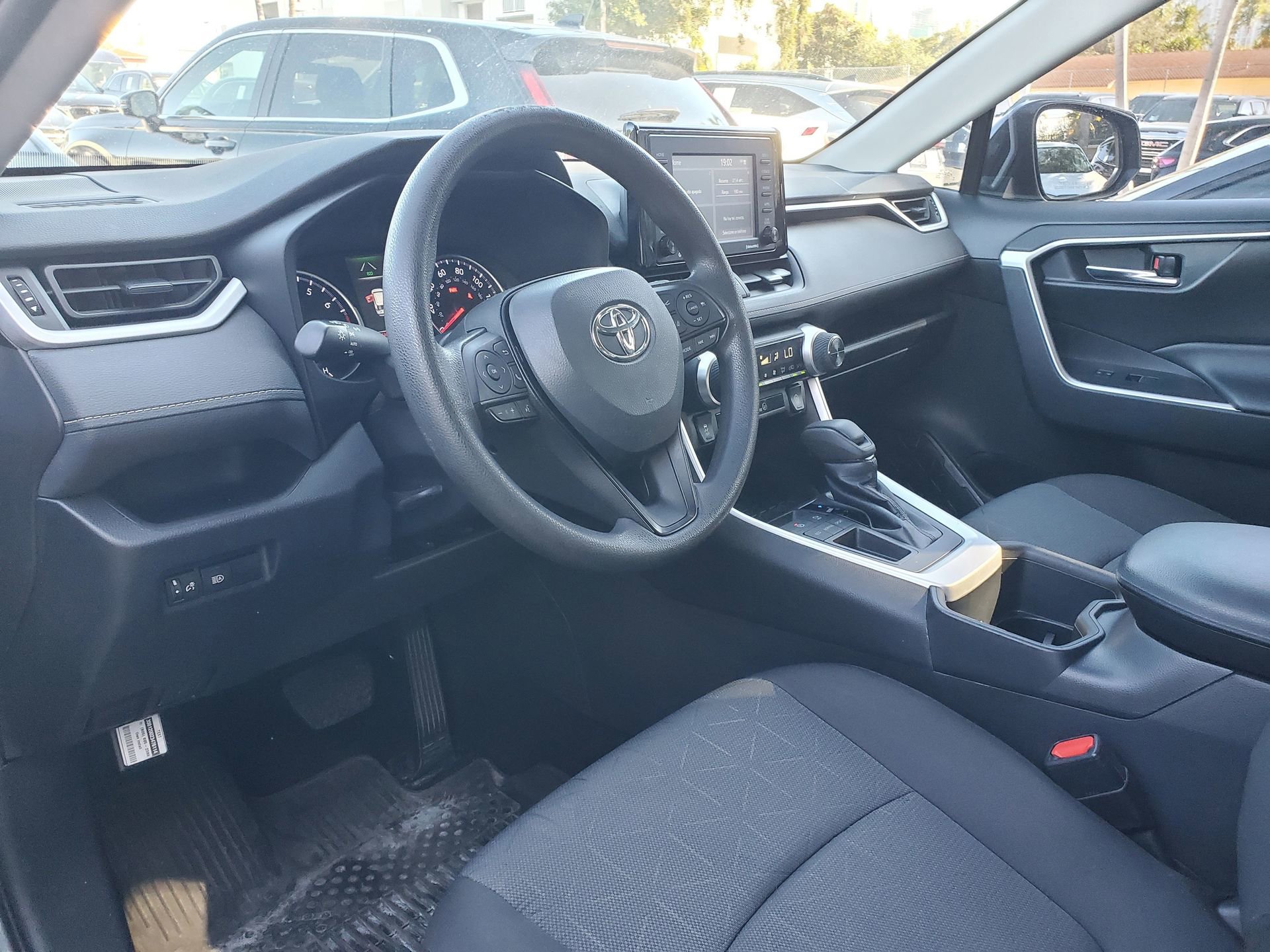 Used 2022 Toyota RAV4 XLE image 11