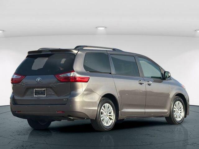 Used 2016 Toyota Sienna XLE 4D Passenger Van image 7