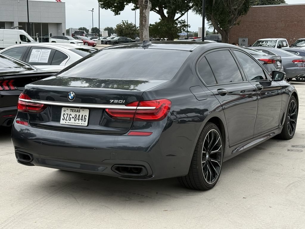Used 2016 BMW 750i RWD image 4