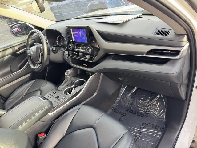 Used 2023 Toyota Highlander XLE image 21