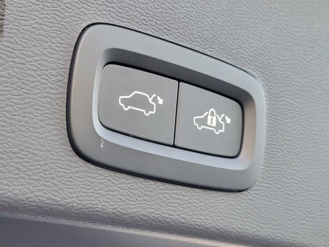 Used 2023 Volvo XC40 Recharge Ultimate image 15