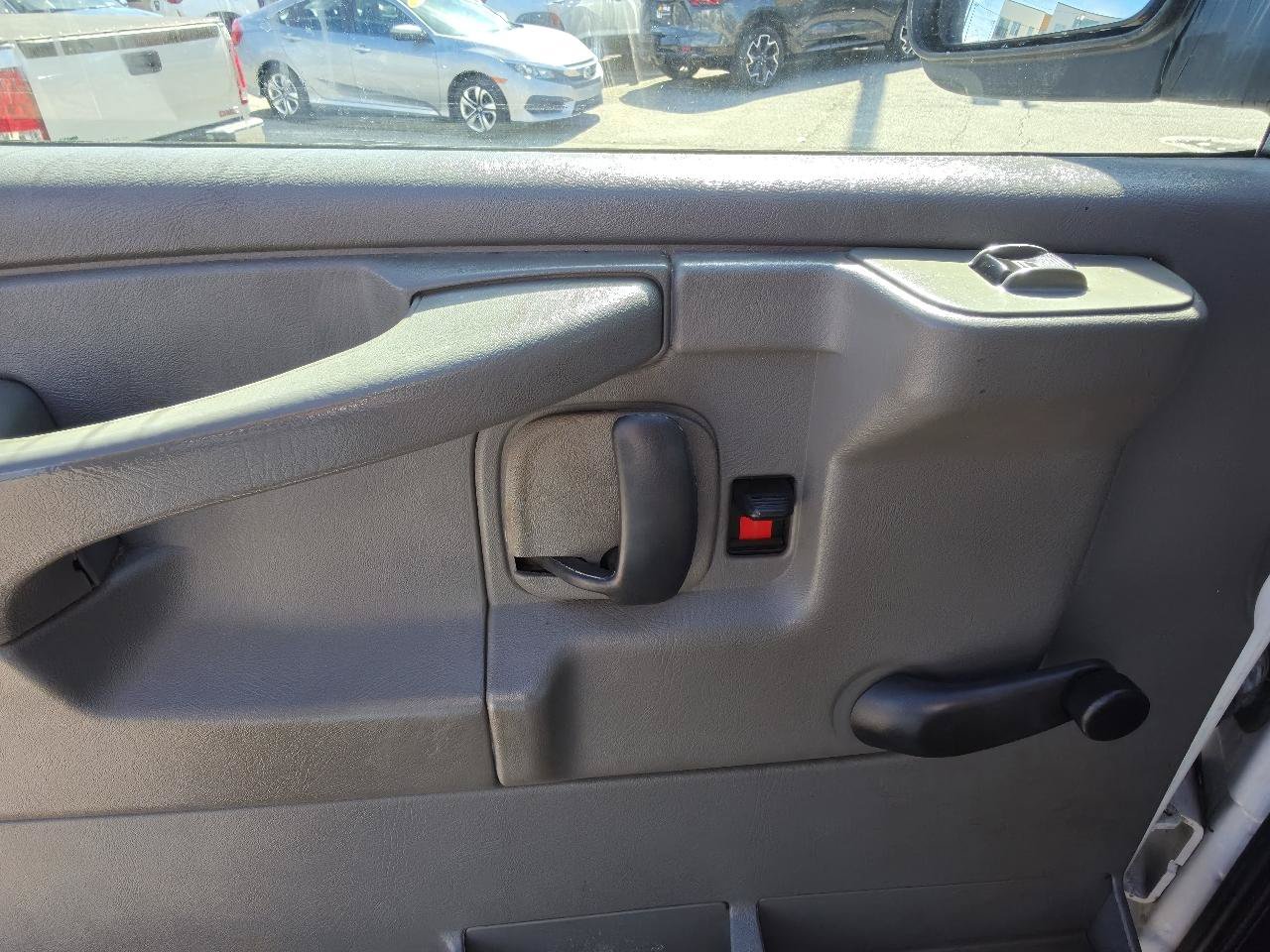 Used 2013 Chevrolet Express 2500 RWD image 20