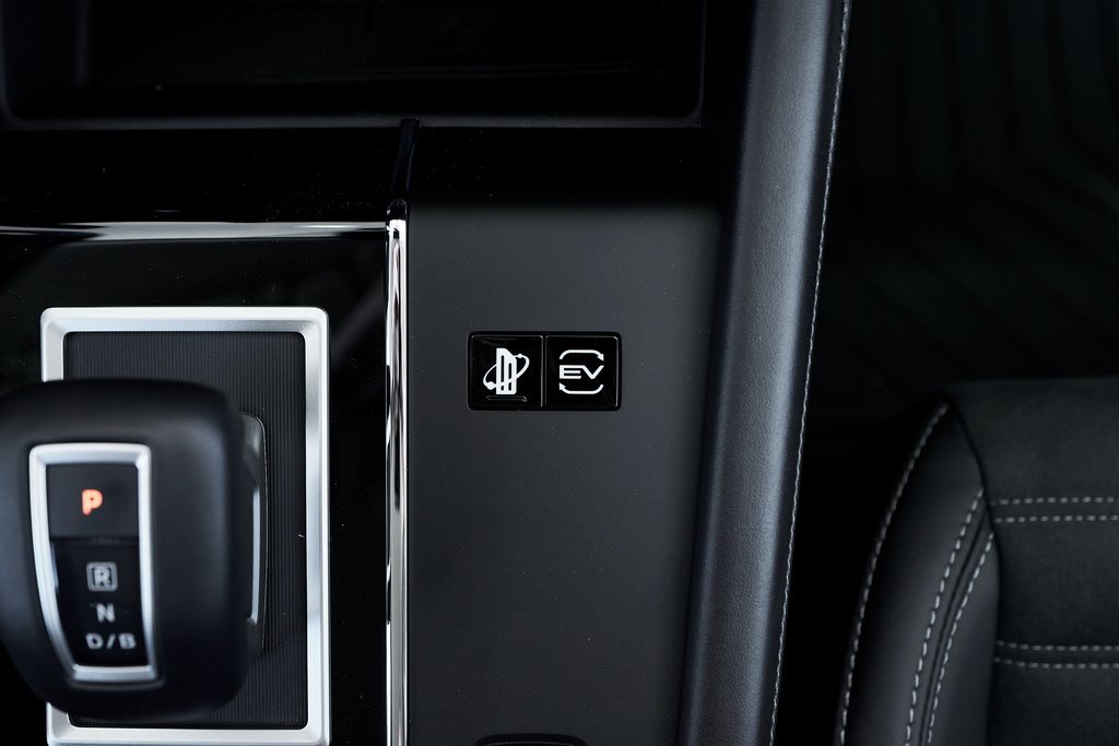 New 2025 Mitsubishi Outlander SE image 45