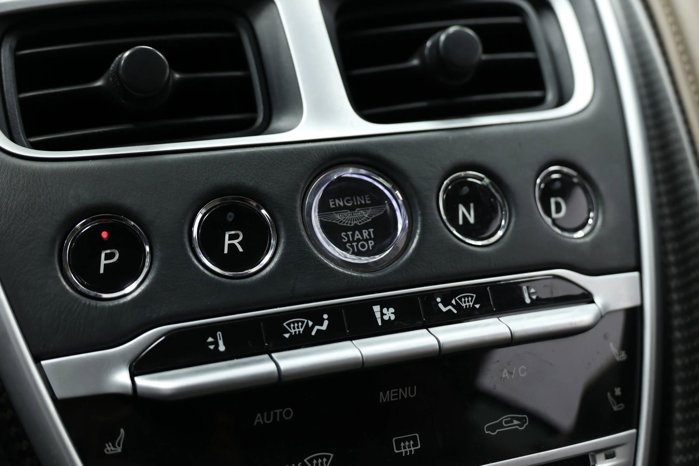 Used 2018 Aston Martin DB11 Coupe image 33