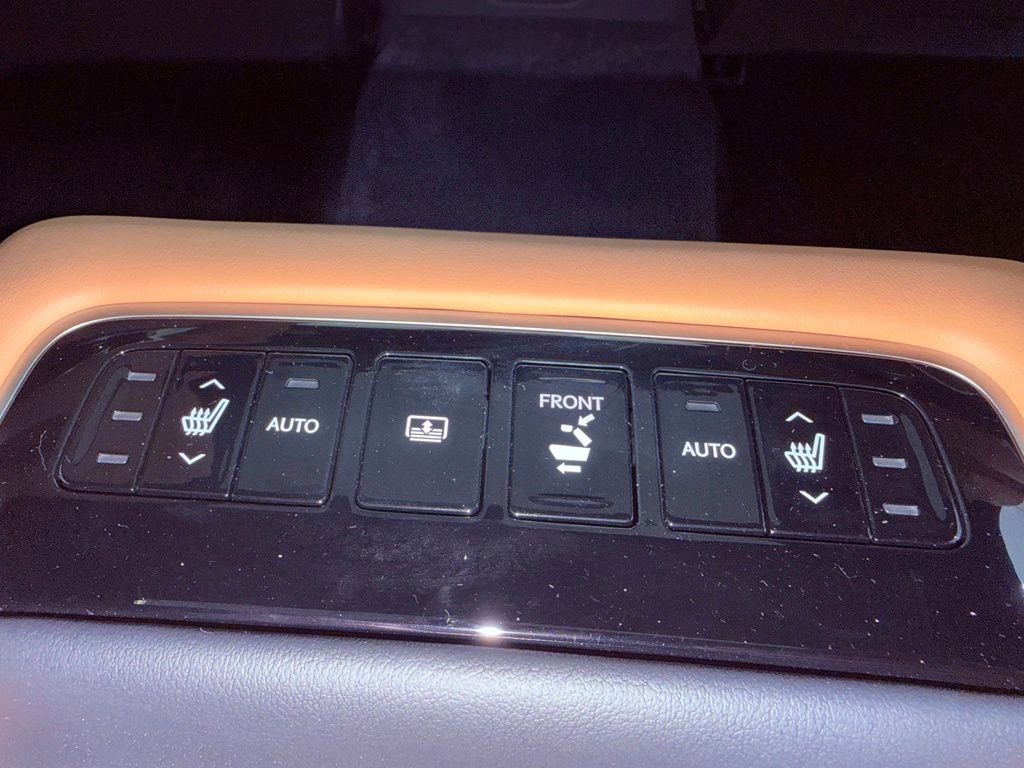 Used 2024 Lexus LS 500 w/ Interior Upgrade Package RWD image 19