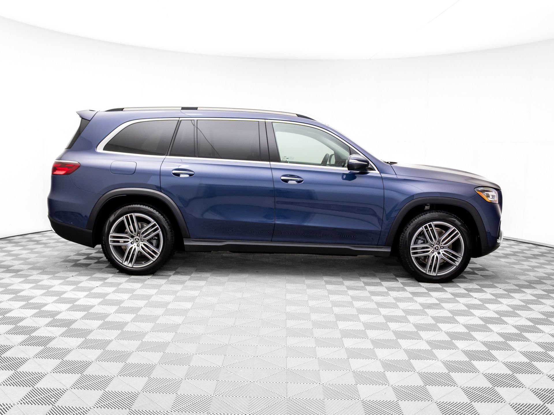 New 2026 Mercedes-Benz GLS 450 4MATIC image 6