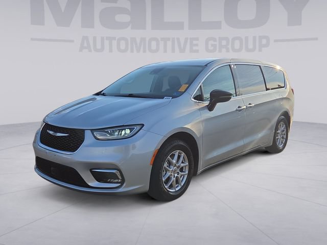 Used 2024 Chrysler Pacifica Touring-L