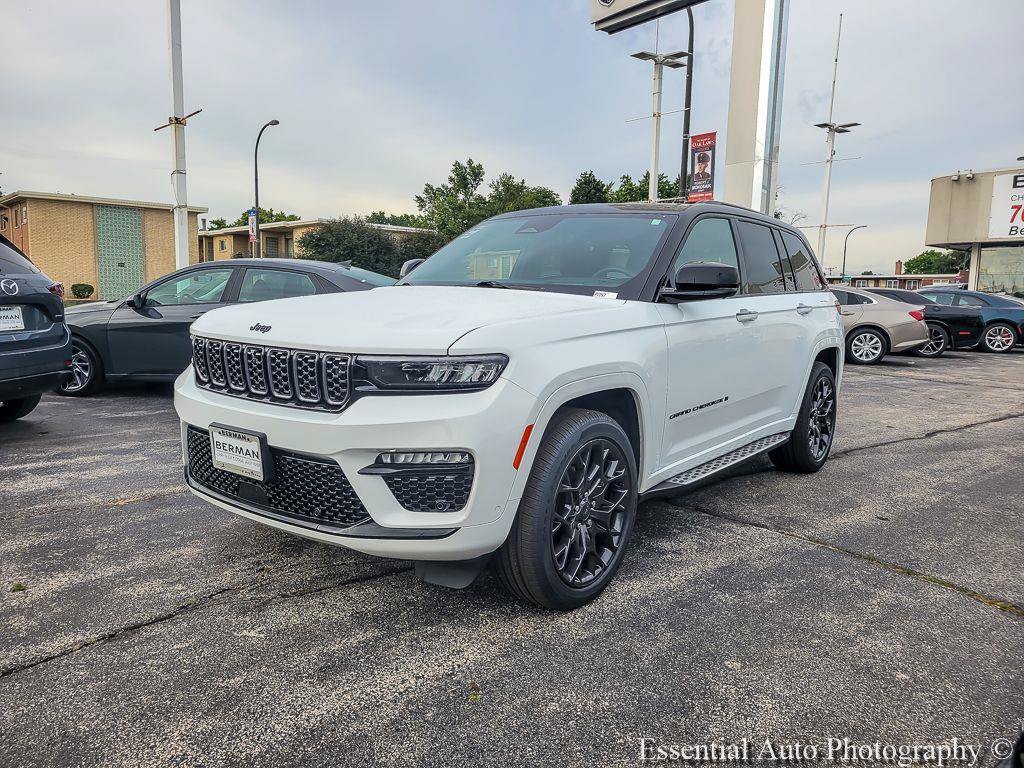 Used 2025 Jeep Grand Cherokee Summit AWD/4WD image 9