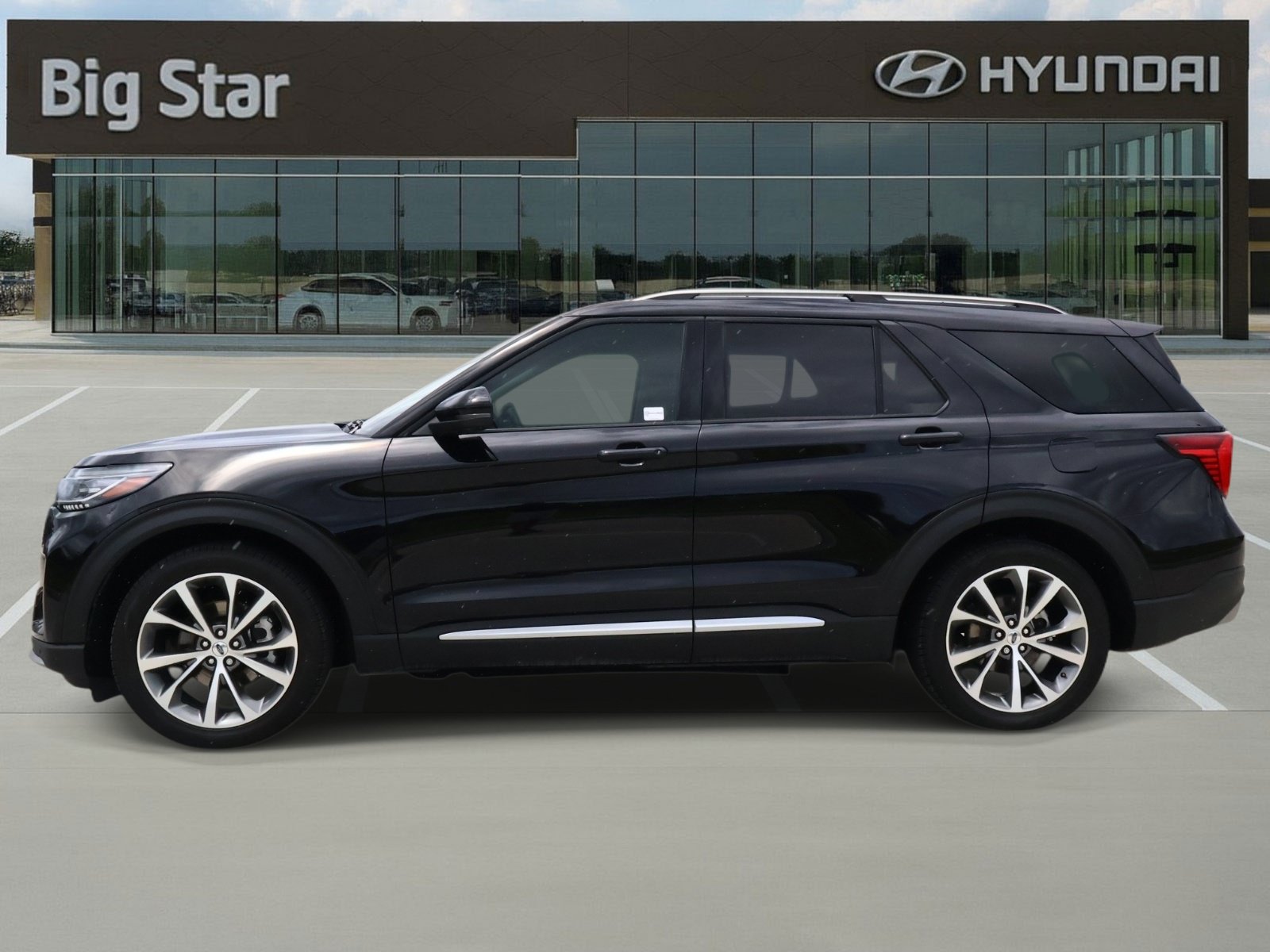 Used 2025 Ford Explorer Platinum w/ Ultimate Package RWD image 2