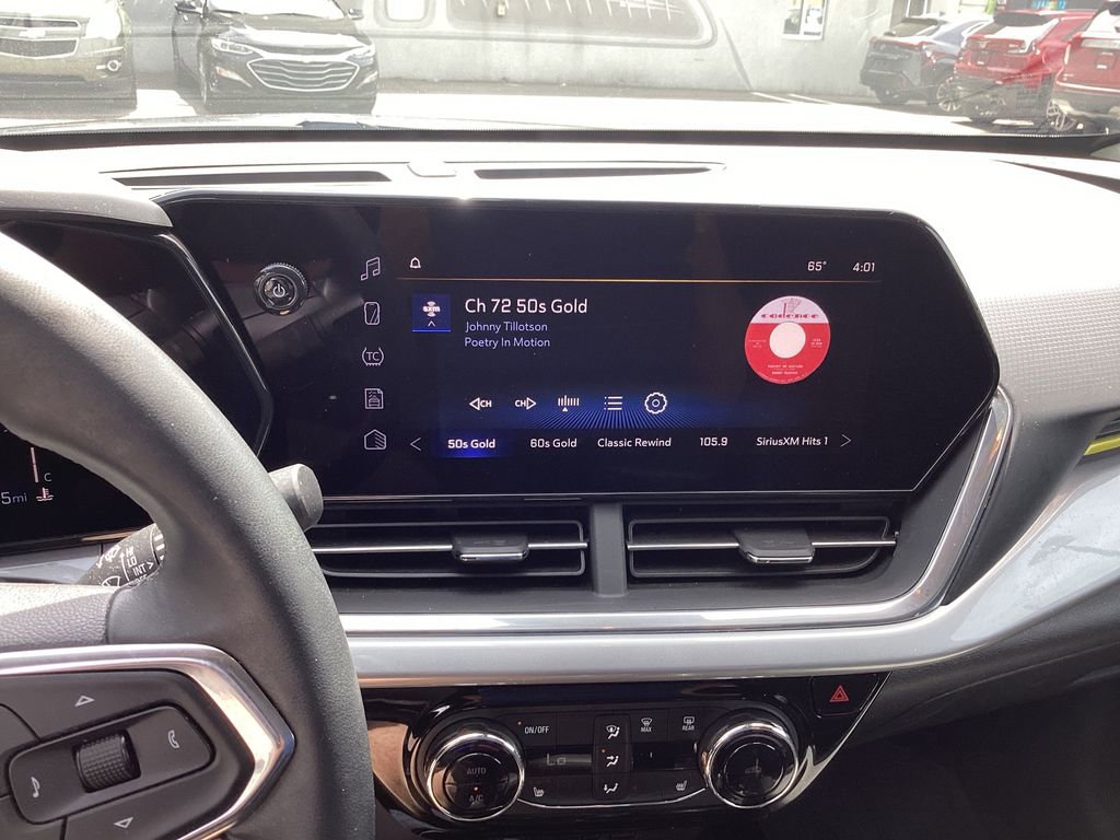 Used 2024 Chevrolet Trax LT w/ Sunroof Package FWD image 14