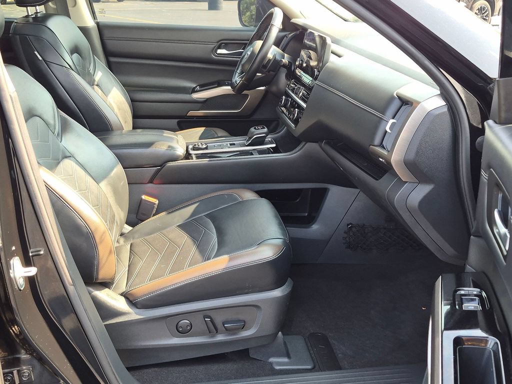 Used 2023 Nissan Pathfinder Platinum AWD/4WD image 31