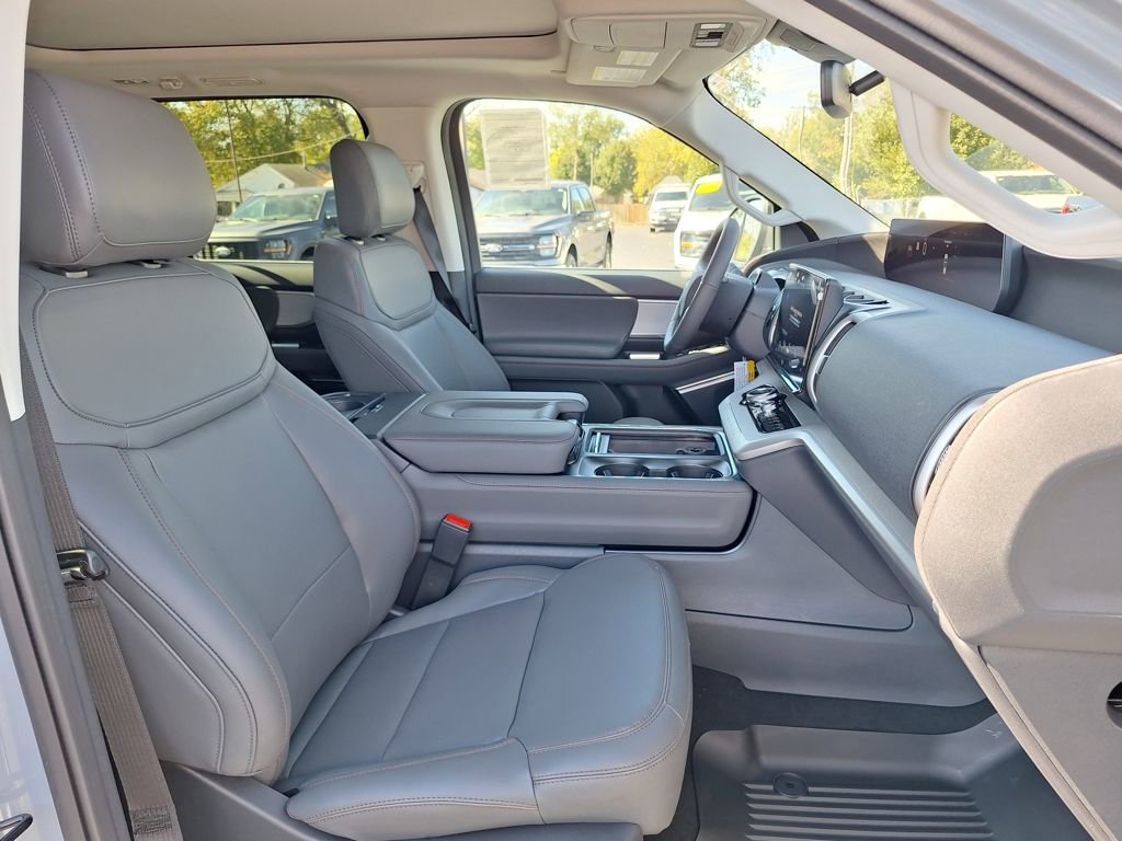 New 2025 Ford Expedition Active image 16