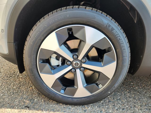 New 2026 Volvo XC40 B5 Plus w/ Protection Package Premier AWD/4WD image 18