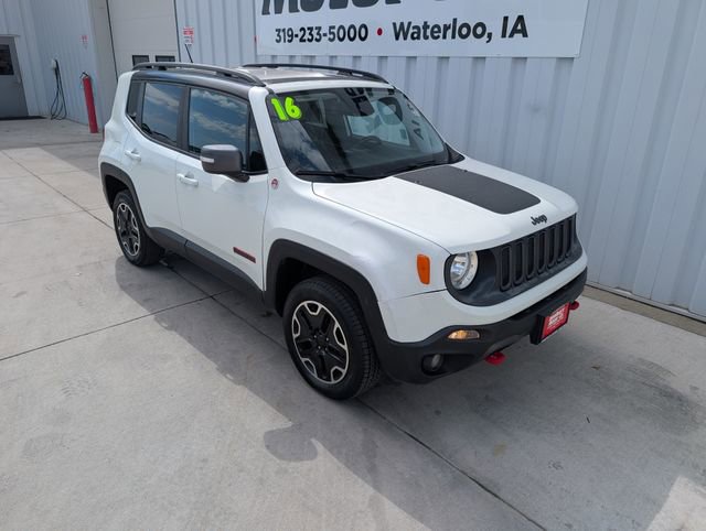 Used 2016 Jeep Renegade Trailhawk w/ Premium Trailhawk Package AWD/4WD image 8