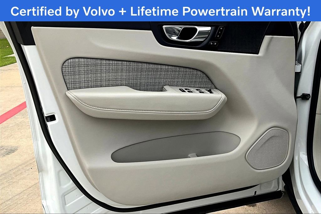 Used 2022 Volvo XC60 B5 Momentum image 23