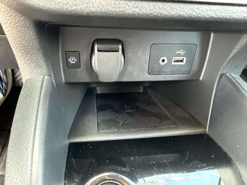 Used 2025 Nissan Versa SV w/ Trunk Package FWD image 32