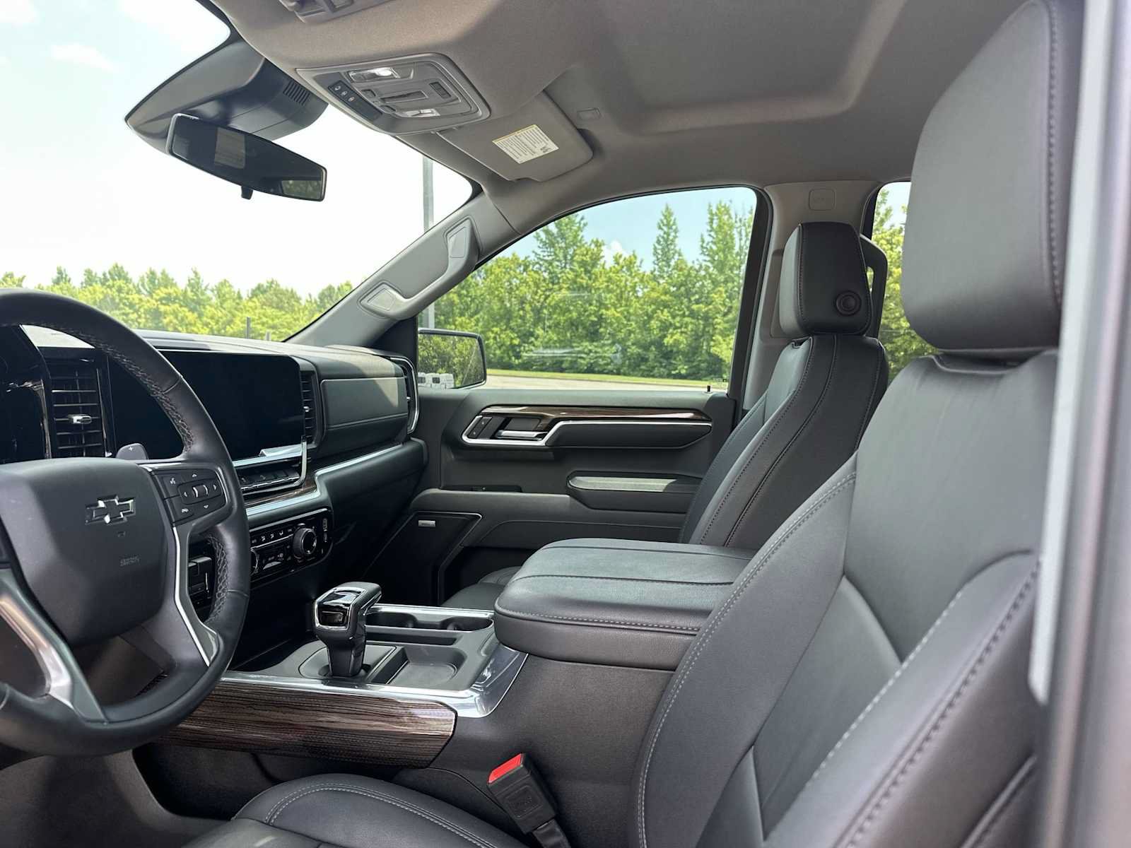 Certified 2025 Chevrolet Silverado 1500 RST AWD/4WD image 10