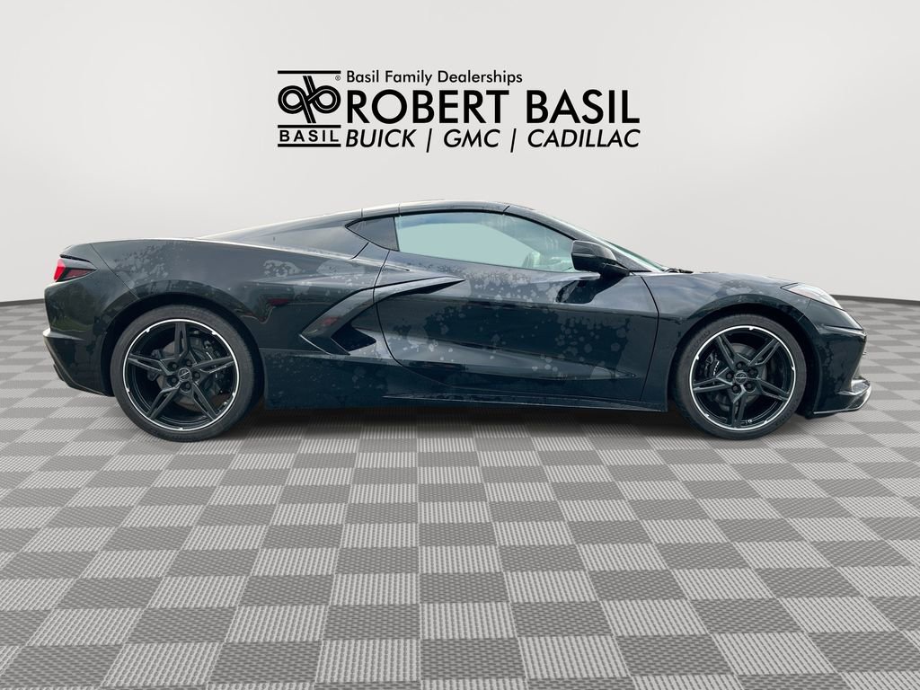 Used 2024 Chevrolet Corvette Stingray Coupe w/ Body-Color Dual Roof Package RWD image 9