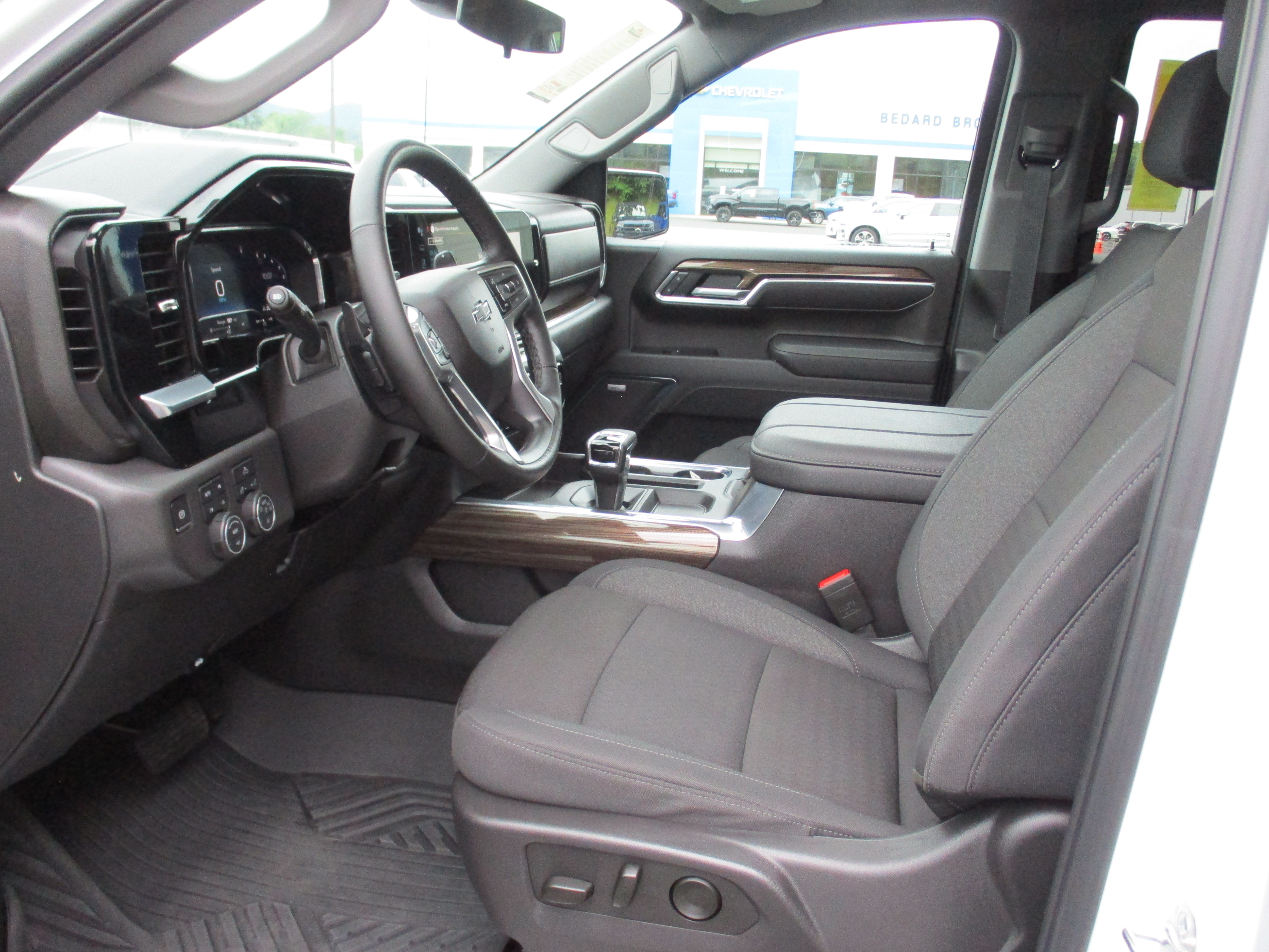 Used 2025 Chevrolet Silverado 1500 LT Trail Boss w/ Convenience Package II AWD/4WD image 12