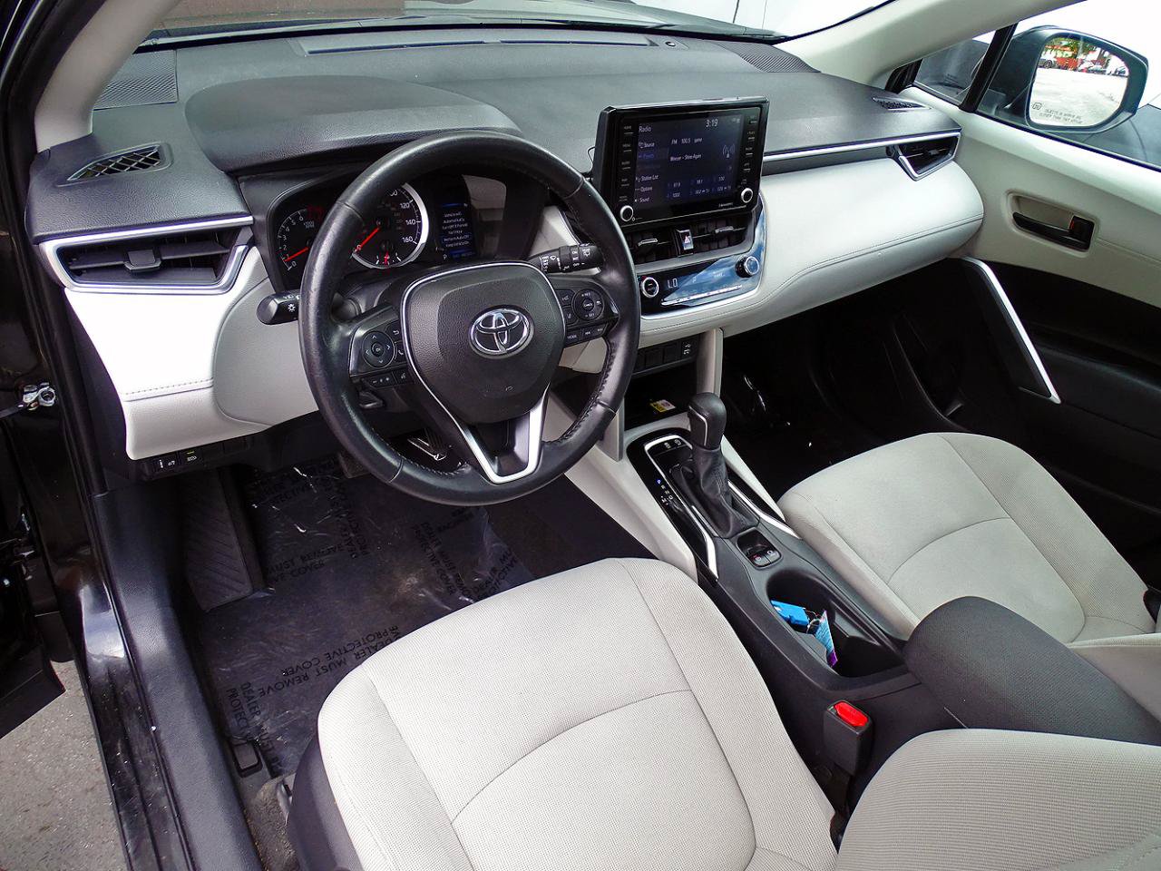Used 2022 Toyota Corolla Cross LE w/ Moonroof Package AWD/4WD image 25