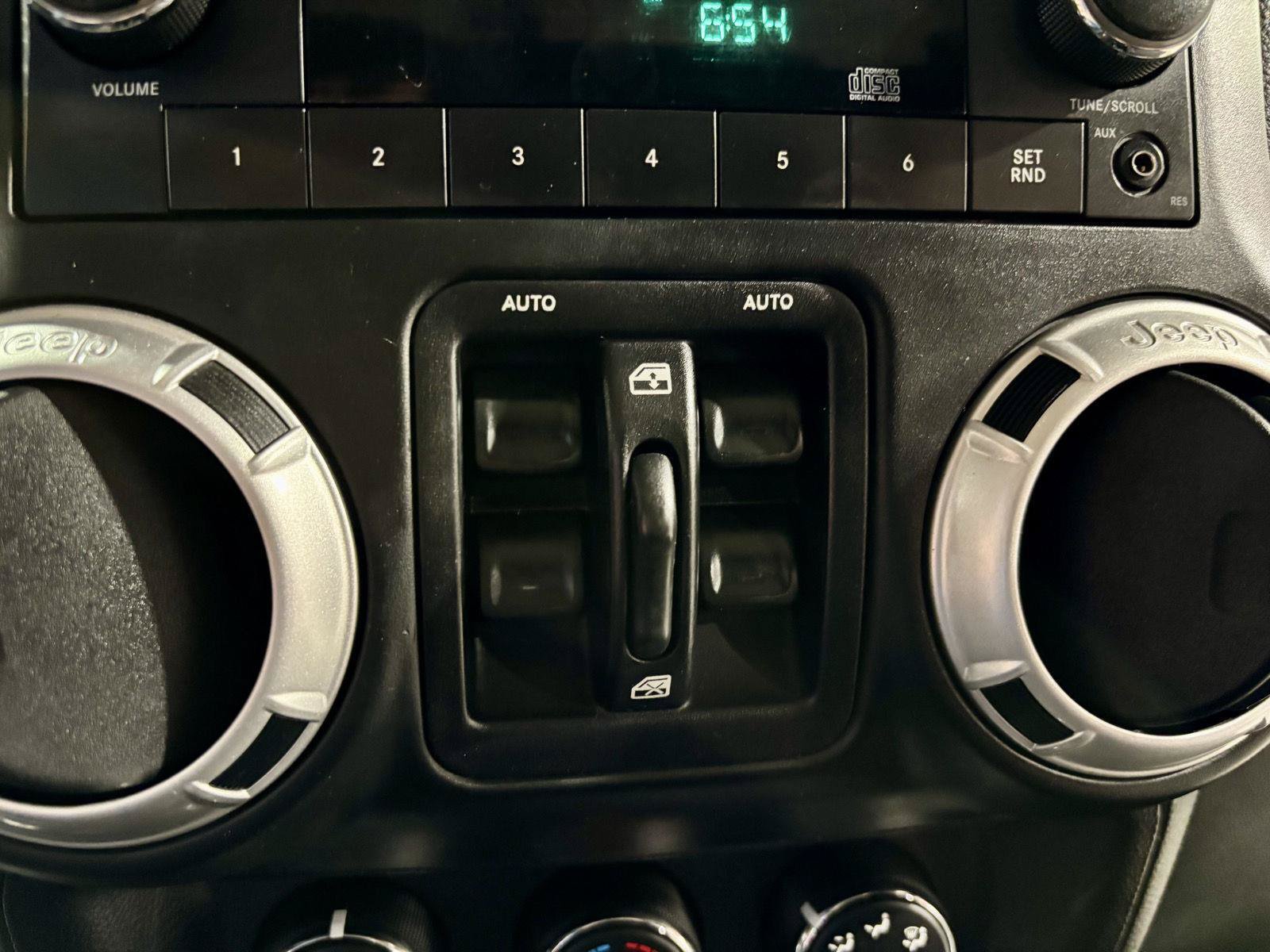 Used 2013 Jeep Wrangler Unlimited Sahara AWD/4WD image 13