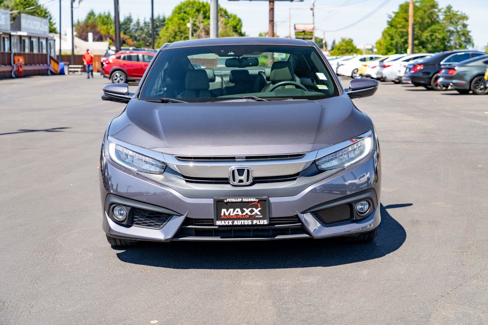Used 2017 Honda Civic Touring image 3