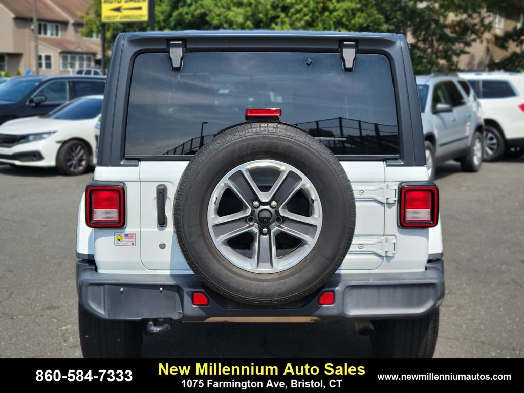 Used 2019 Jeep Wrangler Unlimited Sahara image 3