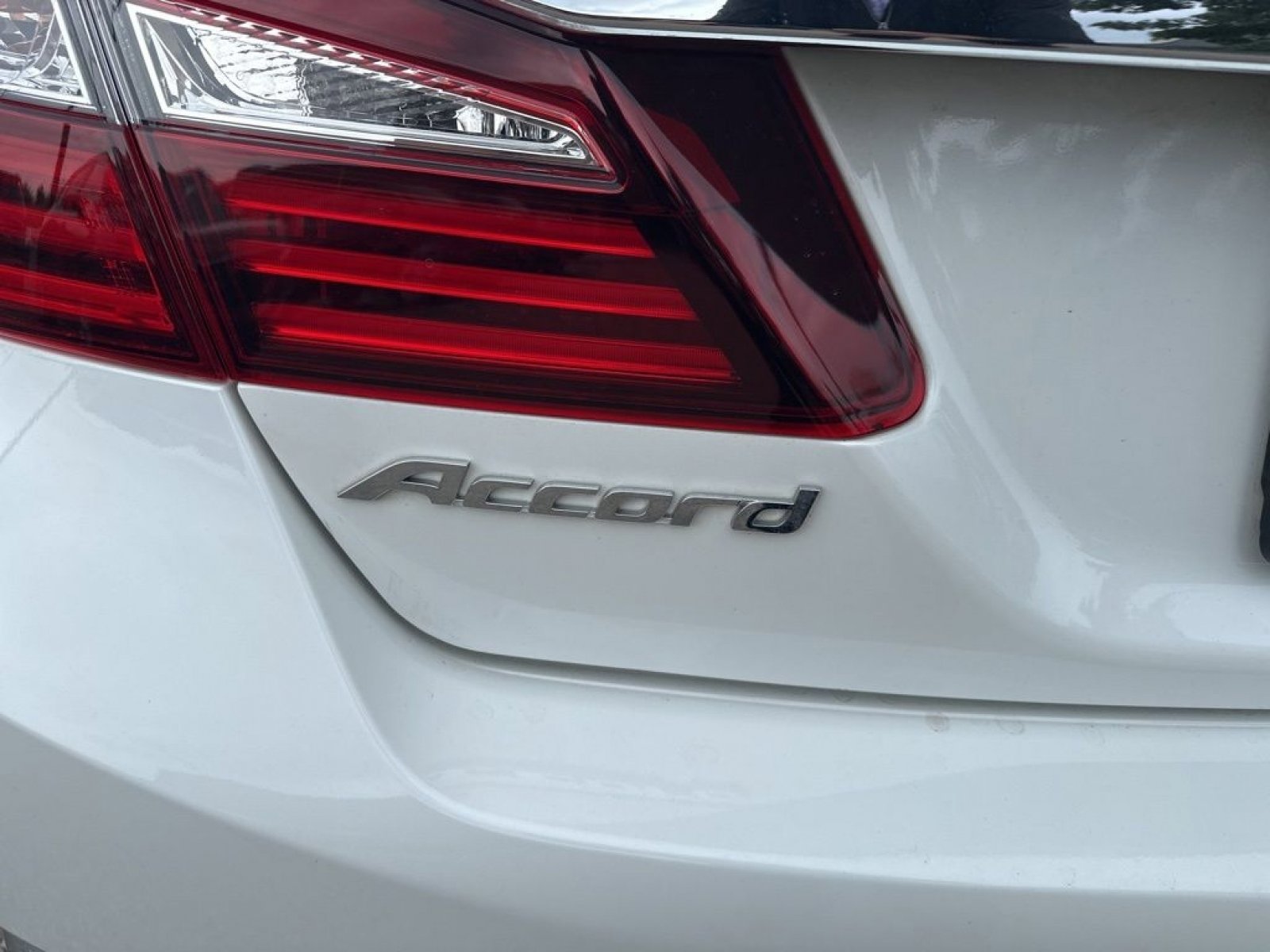 Used 2016 Honda Accord EX-L image 8