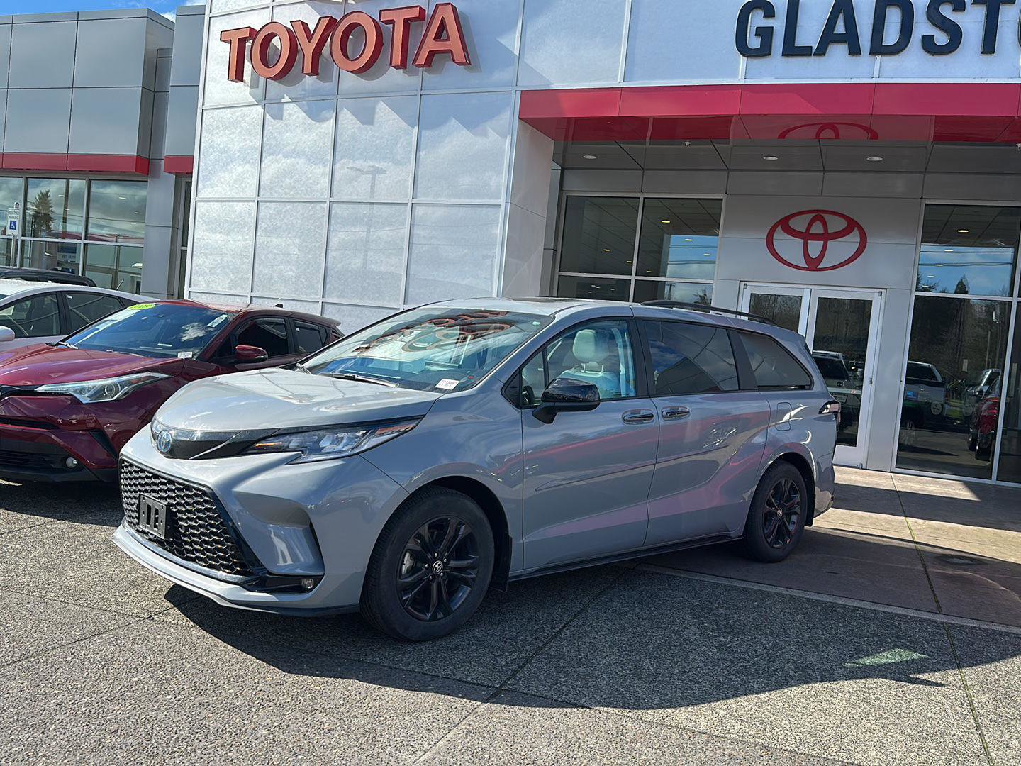 Used 2025 Toyota Sienna XSE w/ XSE Plus Package image 4