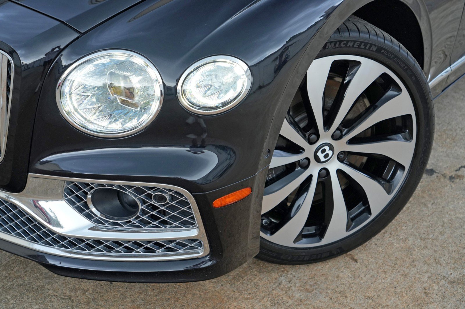 Used 2023 Bentley Flying Spur Azure AWD/4WD image 79