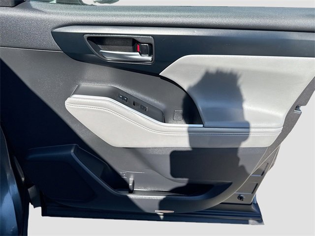 Used 2022 Toyota Highlander XLE image 33