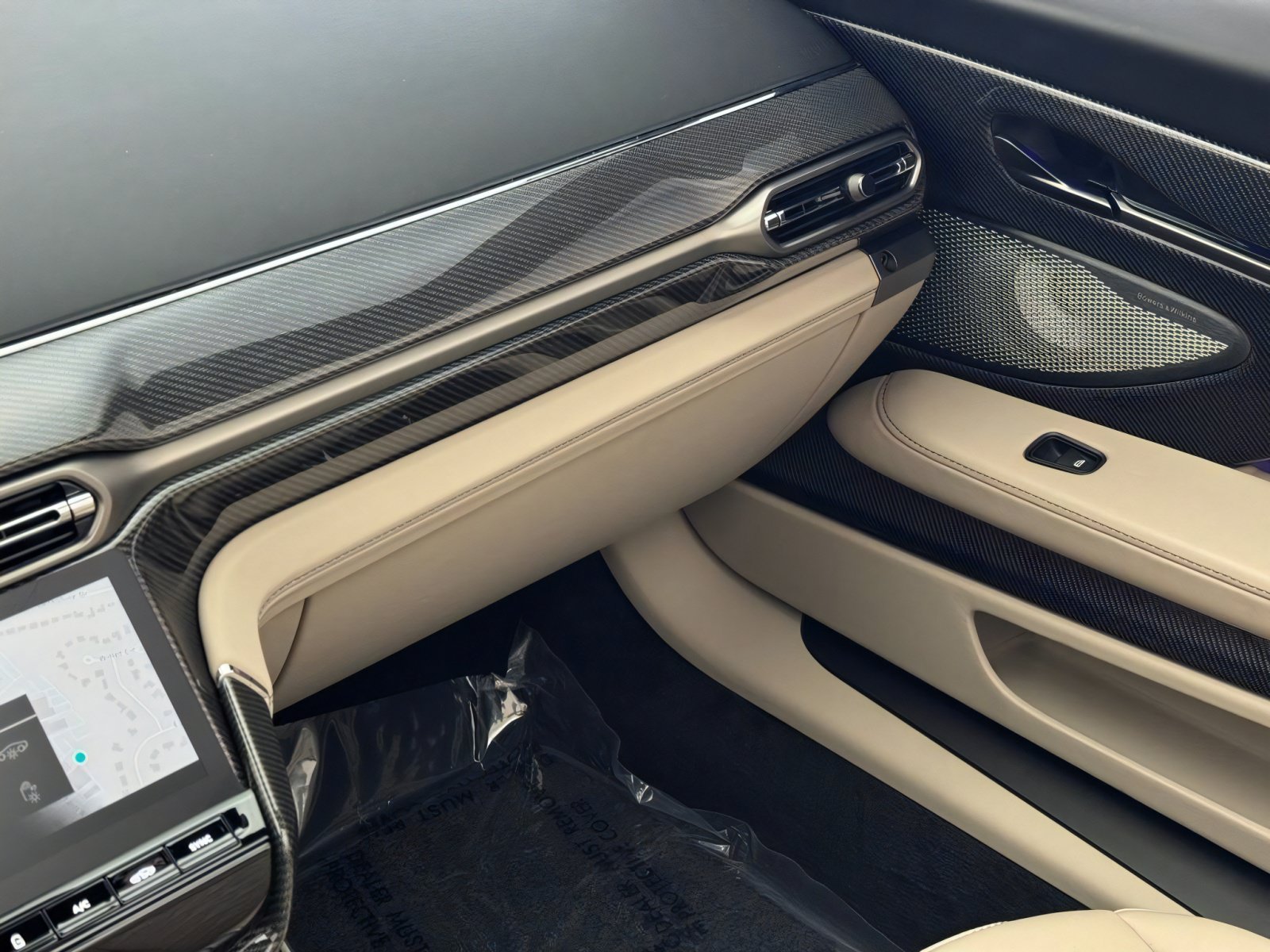 New 2026 Aston Martin Vanquish Convertible RWD image 23