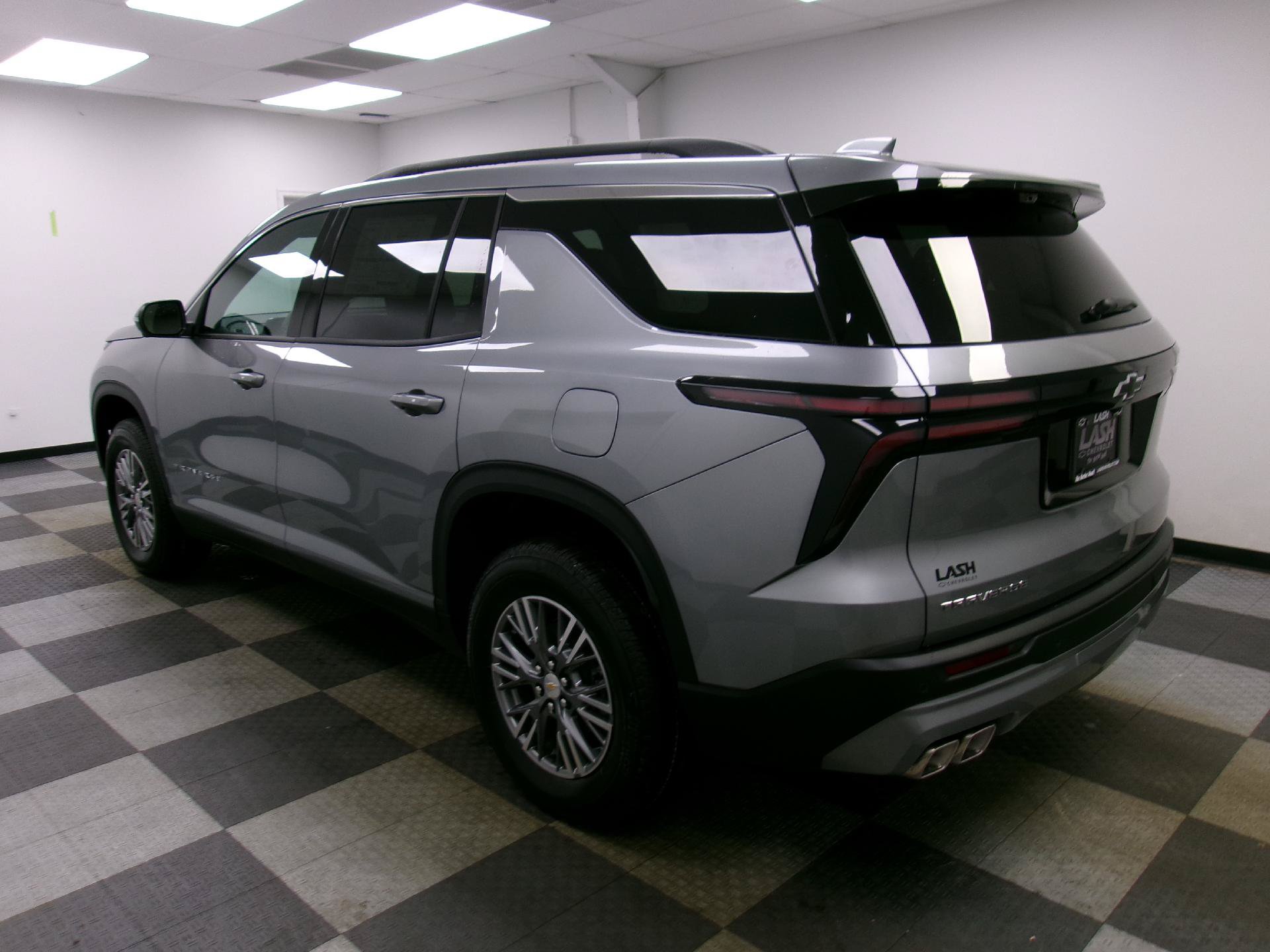 New 2027 Chevrolet Traverse LT w/ Driver Confidence Package FWD image 4