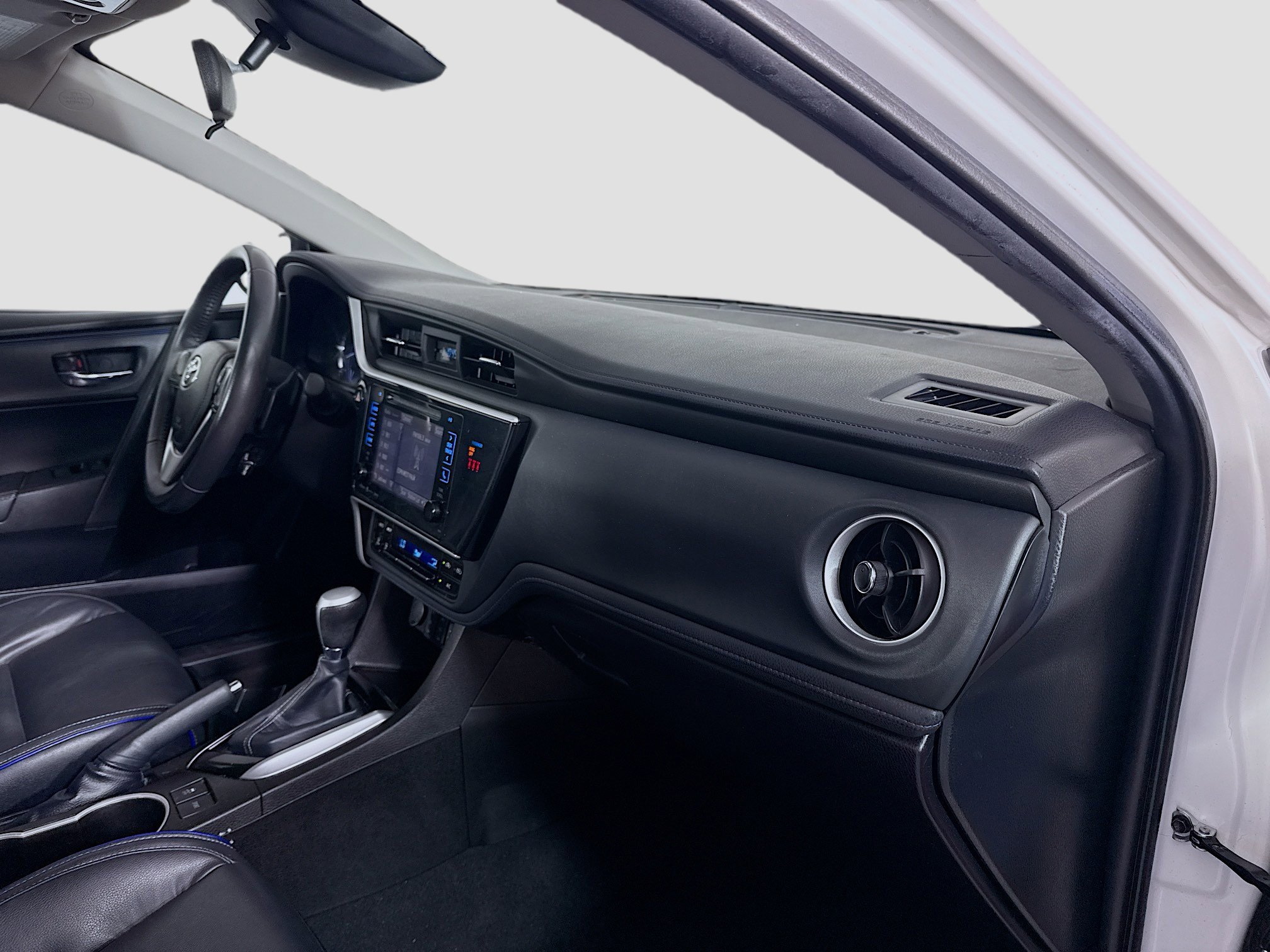 Used 2018 Toyota Corolla XSE w/ Carpet Mat Package (TMS) FWD image 30