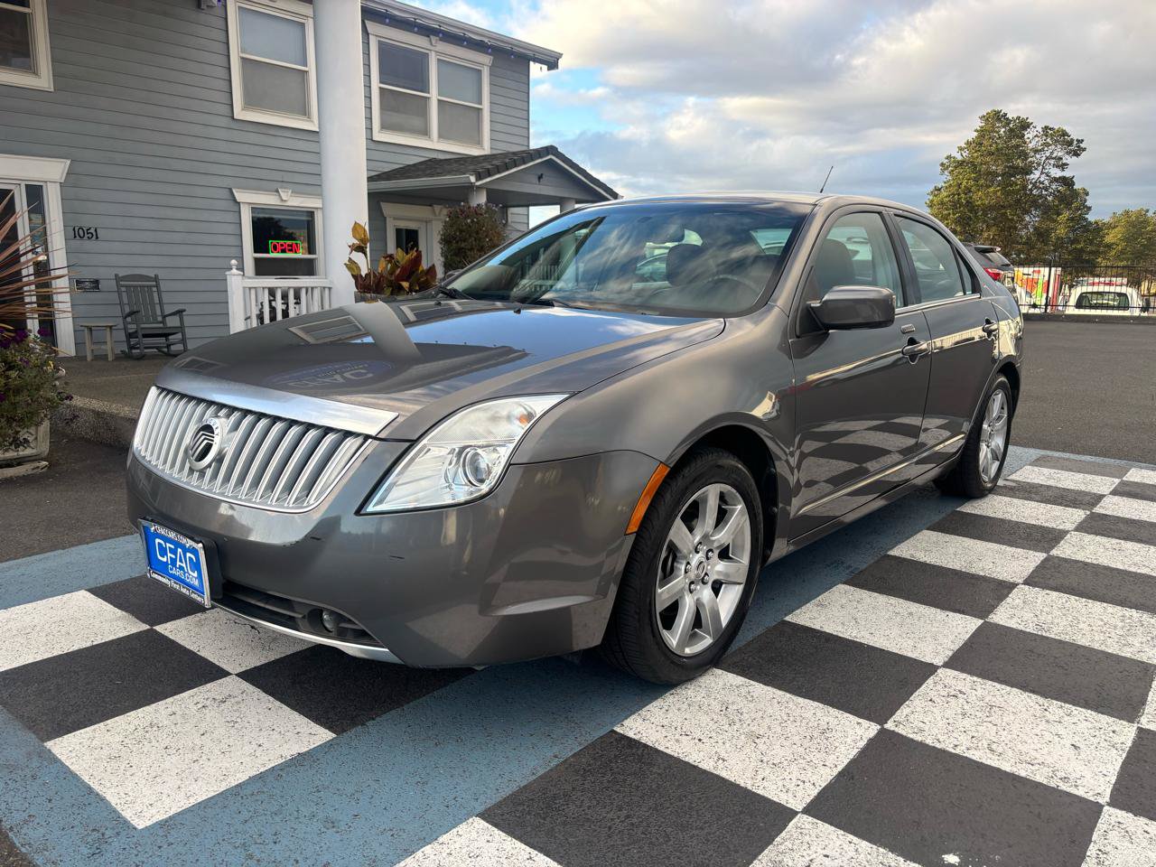 Used 2010 Mercury Milan Premier FWD image 2