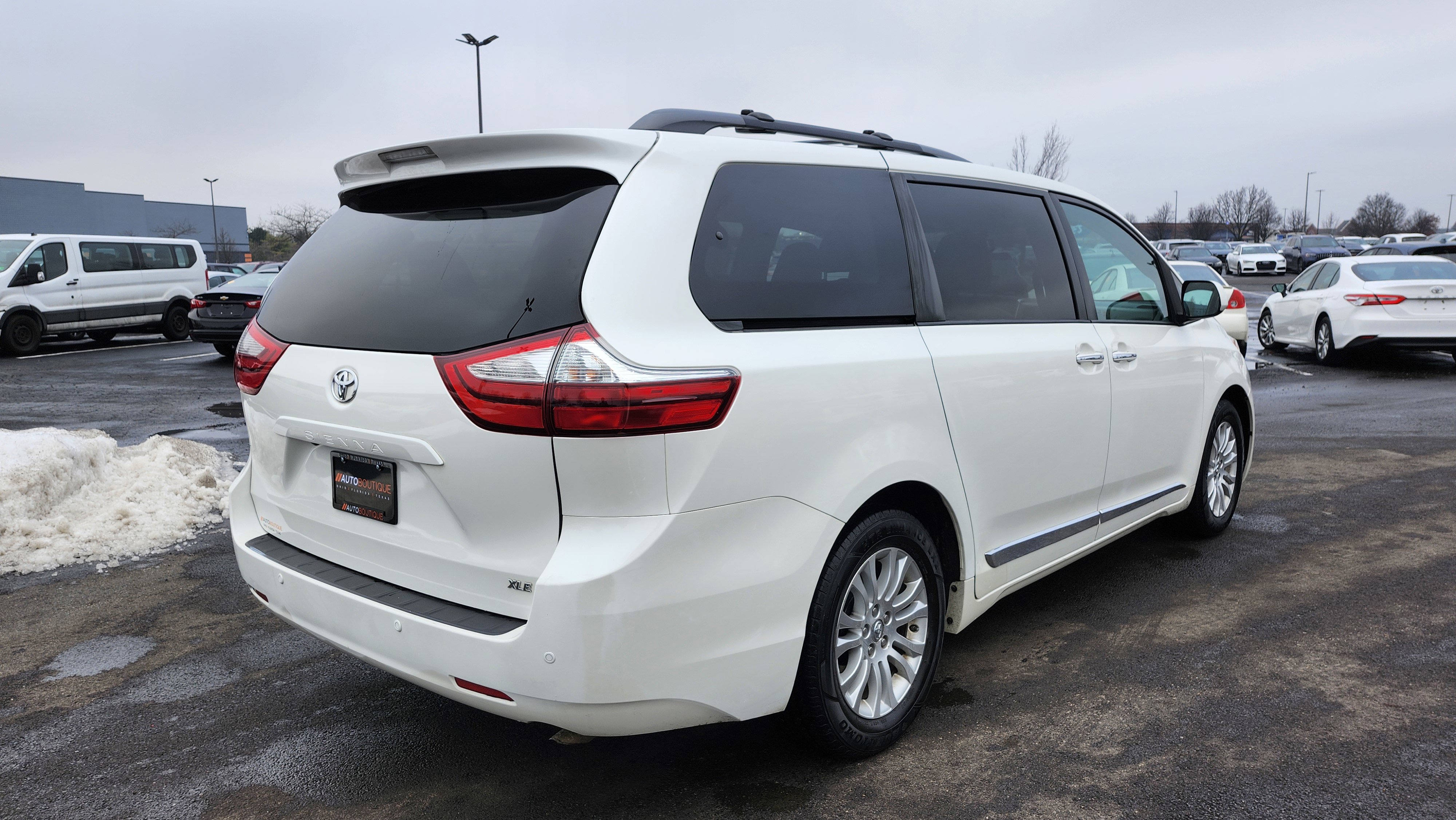 Used 2017 Toyota Sienna XLE Premium image 16