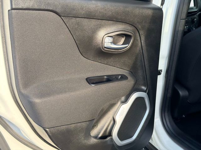 Used 2018 Jeep Renegade Latitude image 11