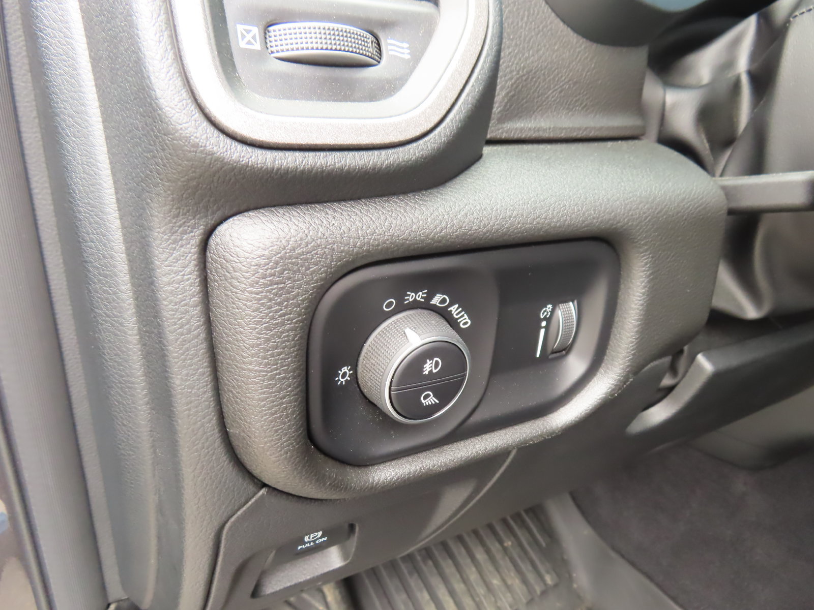 Used 2025 RAM 1500 Tradesman w/ Night Edition AWD/4WD image 15