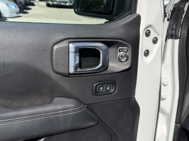 Used 2023 Jeep Wrangler Unlimited Sahara w/ Cold Weather Group AWD/4WD image 18