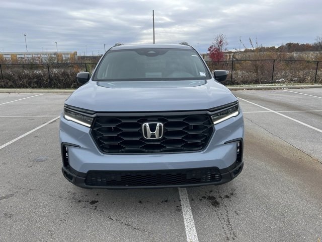 New 2025 Honda Pilot Sport image 2