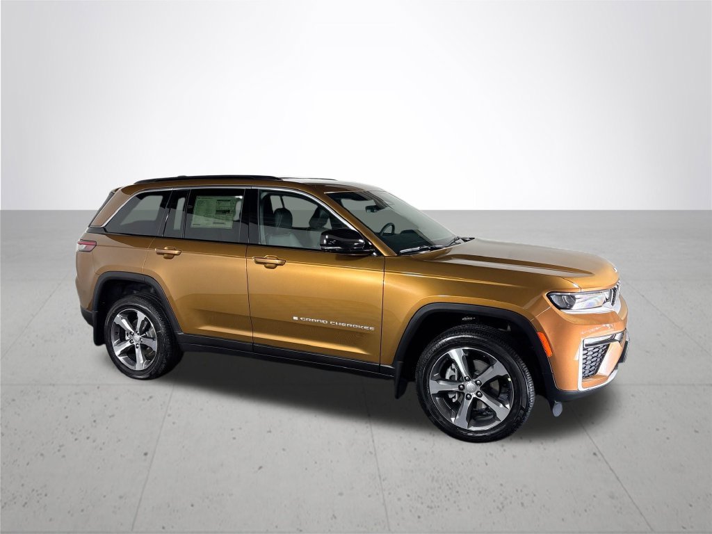 New 2026 Jeep Grand Cherokee Limited w/ MOPAR Finishing Package AWD/4WD image 4